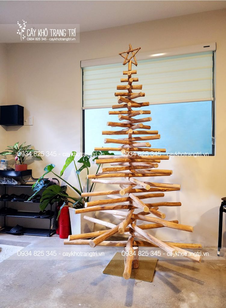 Cây thông gỗ trang trí Noel